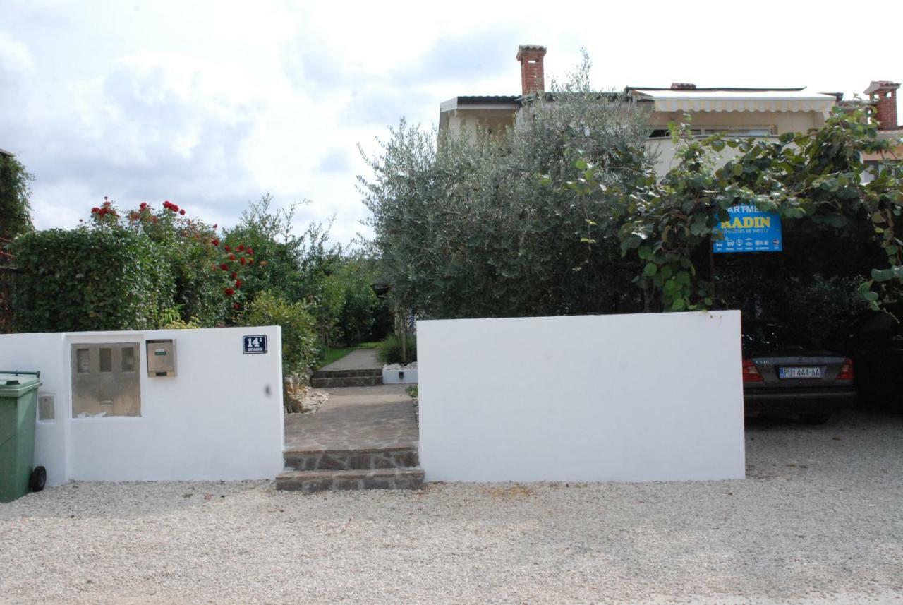 Rosini Apartmani Radin מראה חיצוני תמונה